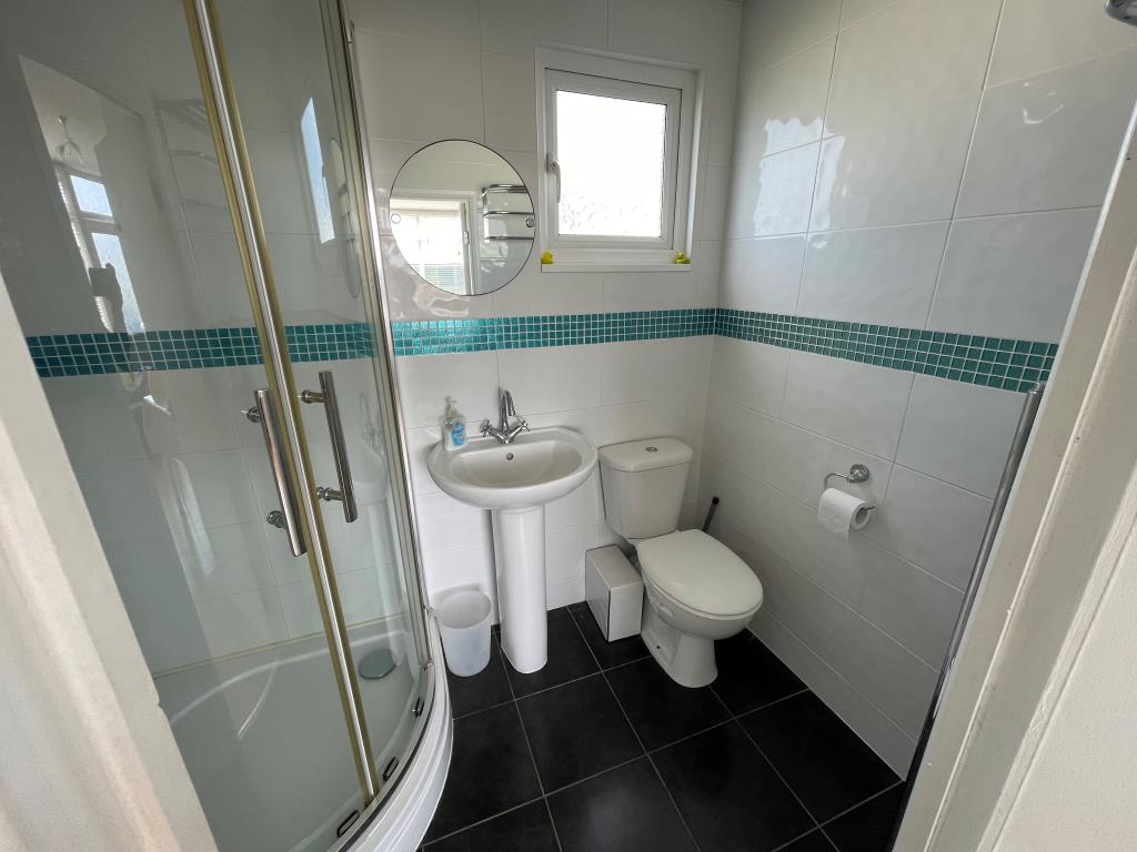 Lot: 137 - THREE-BEDROOM CHALET -
